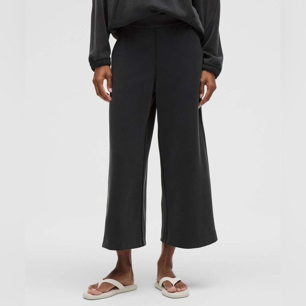 Lululemon Softstreme High-Rise Wide-Leg Cropped Pant